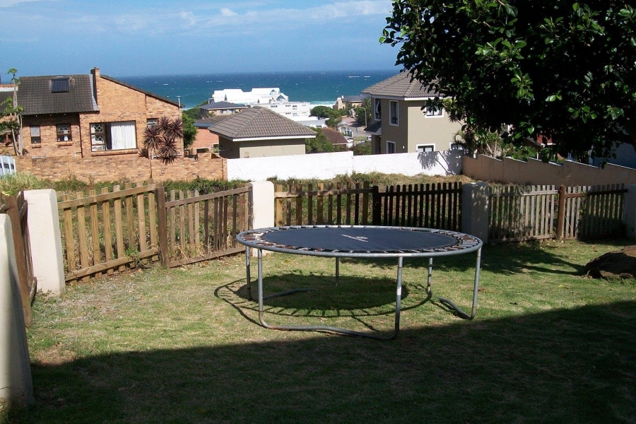 4 Bedroom Property for Sale in Wavecrest Eastern Cape